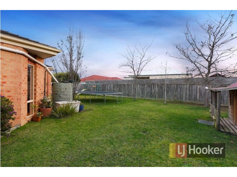 8 Tasman Way, Pakenham VIC 3810