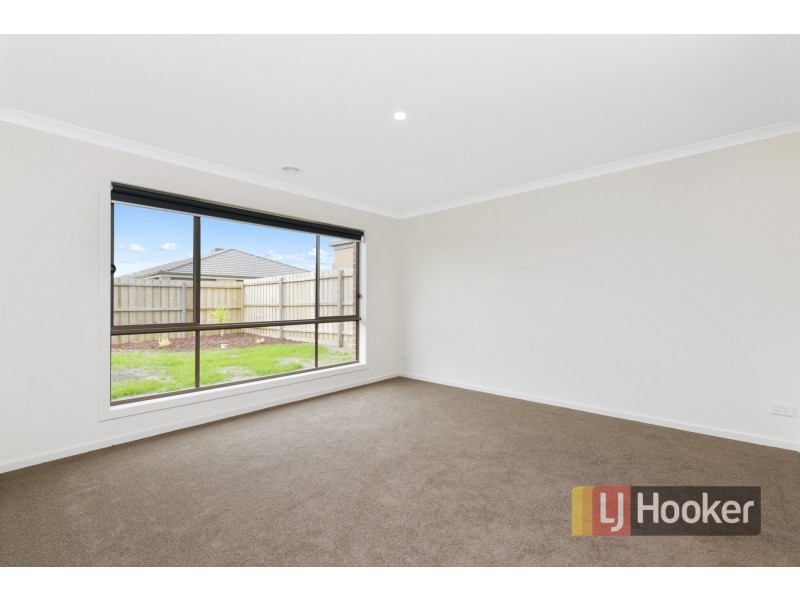 8 Emaleigh Close, Officer VIC 3809