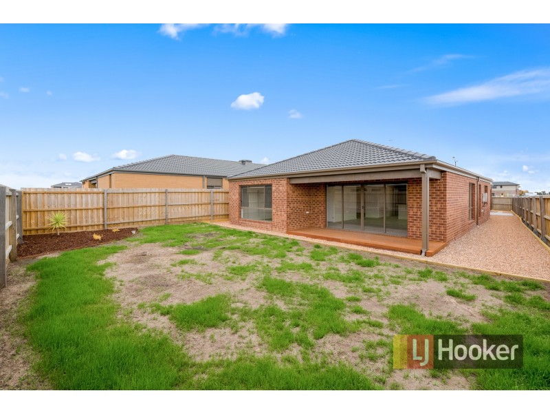 8 Emaleigh Close, Officer VIC 3809