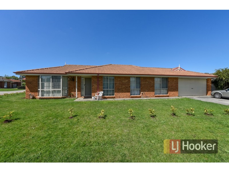9 Naples Way, Pakenham VIC 3810