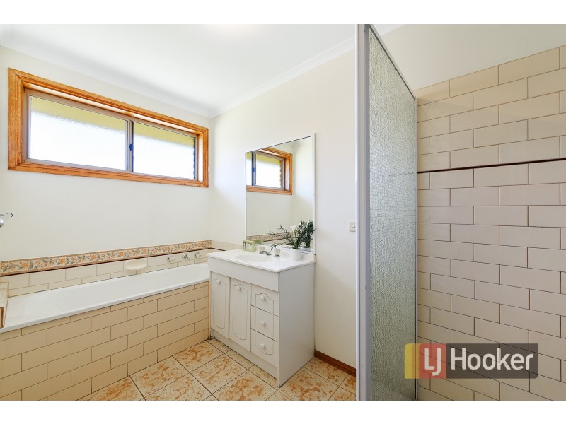 9 Naples Way, Pakenham VIC 3810