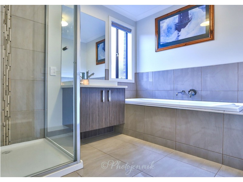 14 Longmeadow Road, Officer VIC 3809