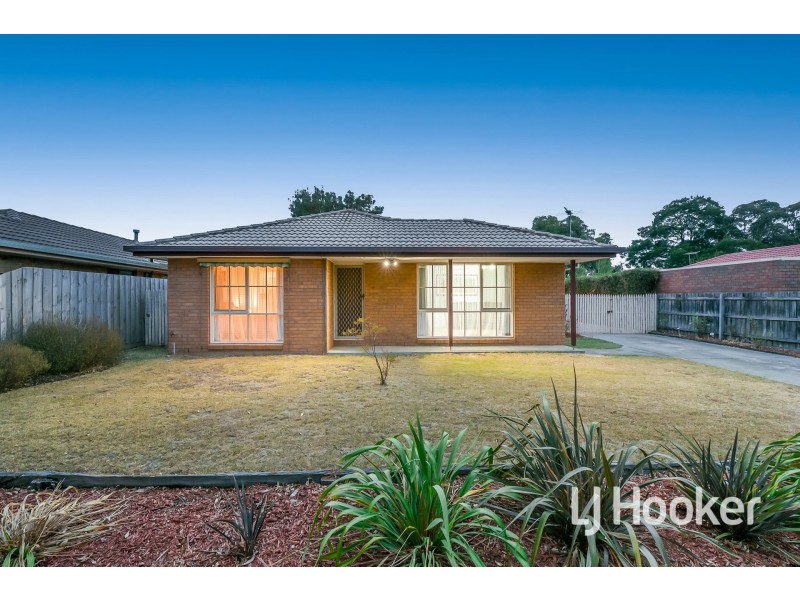 8 Daniel Court, Pakenham VIC 3810
