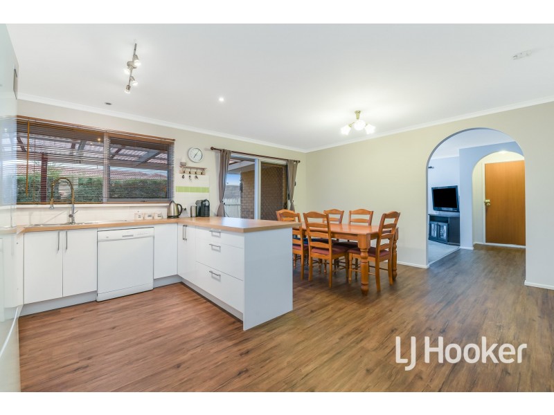 8 Daniel Court, Pakenham VIC 3810