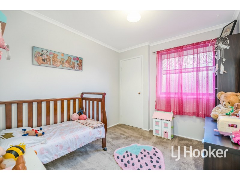 8 Daniel Court, Pakenham VIC 3810