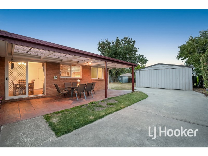 8 Daniel Court, Pakenham VIC 3810