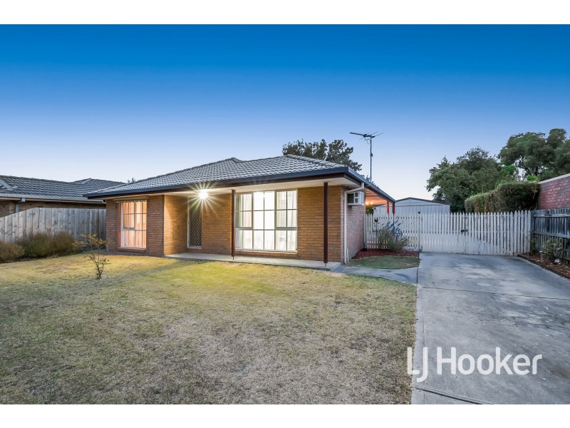 8 Daniel Court, Pakenham VIC 3810