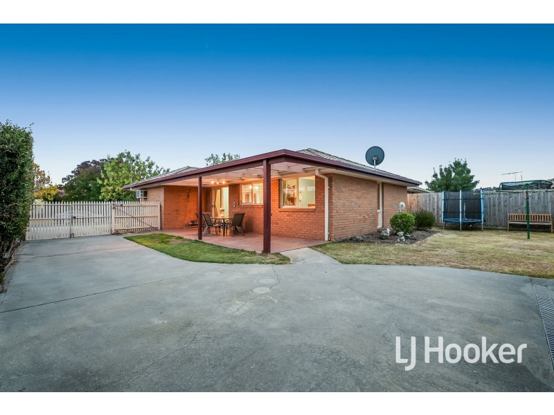 8 Daniel Court, Pakenham VIC 3810
