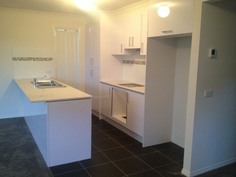 6/34 Sir Thomas Drive, Pakenham VIC 3810