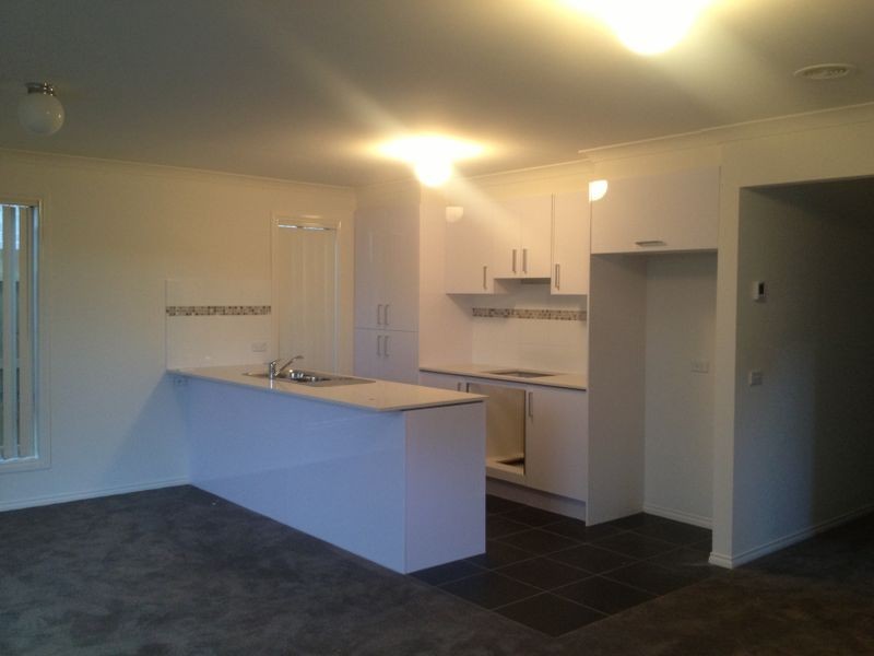 6/34 Sir Thomas Drive, Pakenham VIC 3810