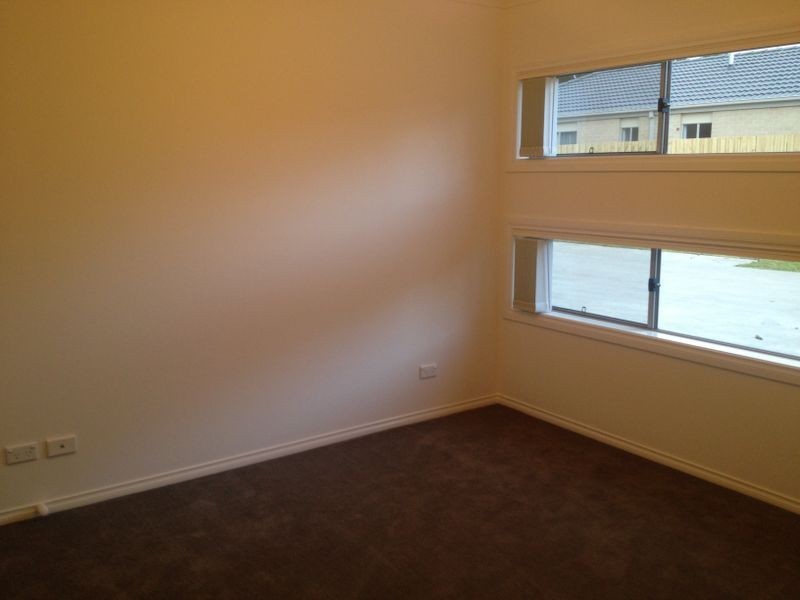 6/34 Sir Thomas Drive, Pakenham VIC 3810