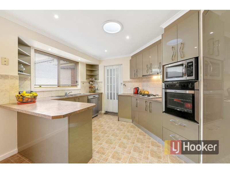 43 Simon Drive, Pakenham VIC 3810