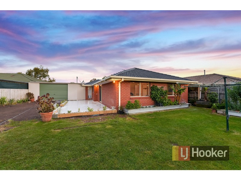 43 Simon Drive, Pakenham VIC 3810