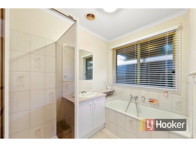 43 Simon Drive, Pakenham VIC 3810