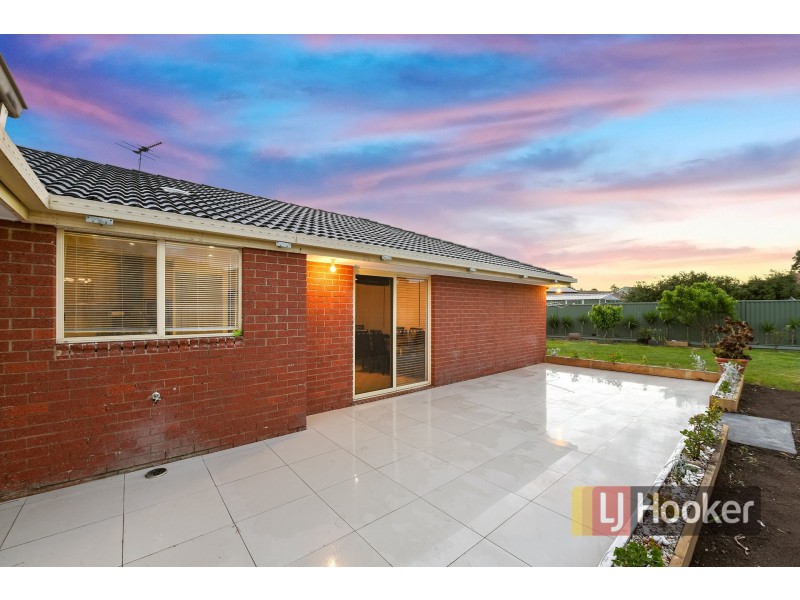43 Simon Drive, Pakenham VIC 3810