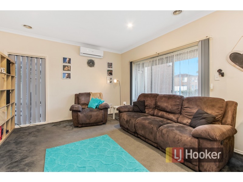 33 Bluehills Boulevard, Pakenham VIC 3810