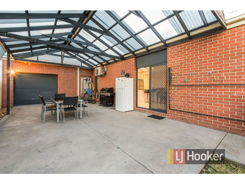 33 Bluehills Boulevard, Pakenham VIC 3810