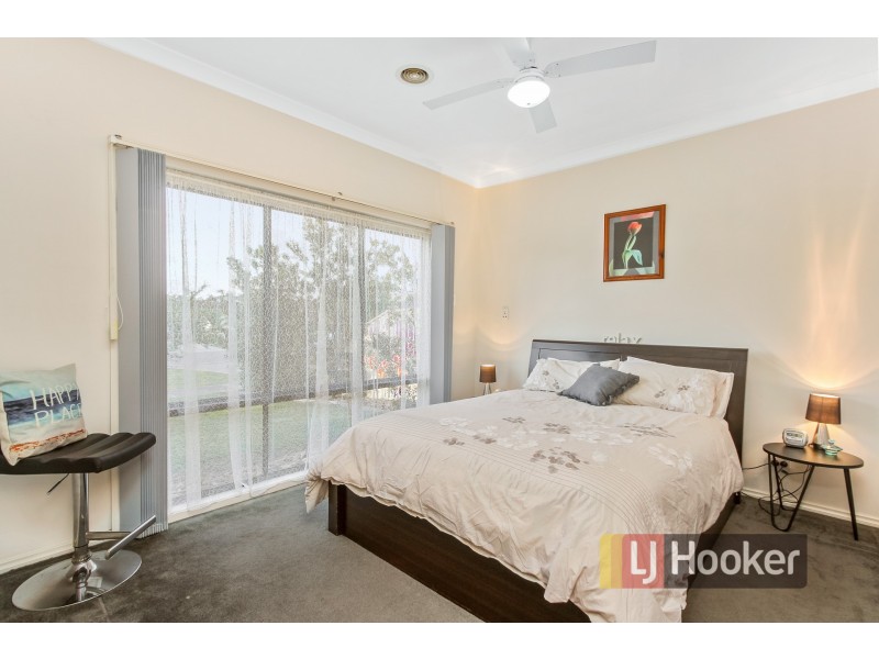 33 Bluehills Boulevard, Pakenham VIC 3810