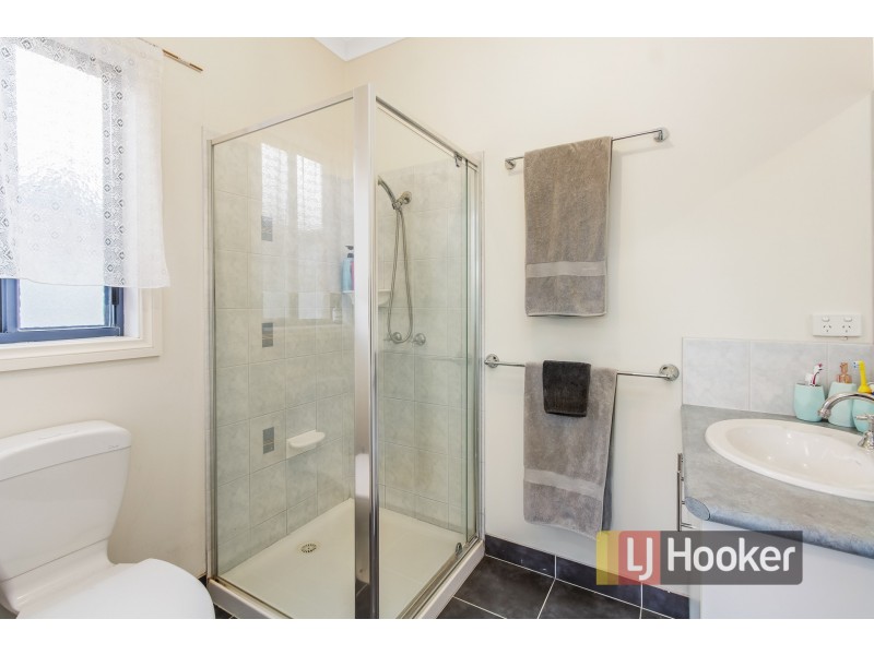 33 Bluehills Boulevard, Pakenham VIC 3810