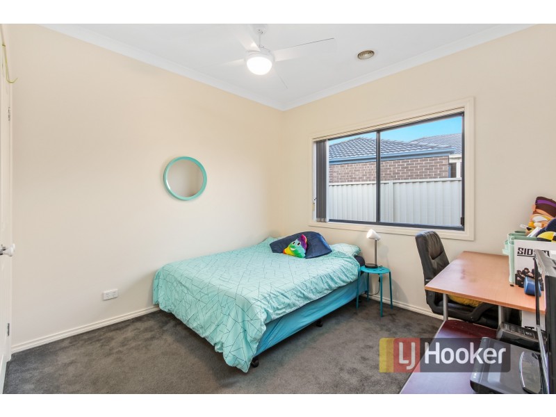 33 Bluehills Boulevard, Pakenham VIC 3810