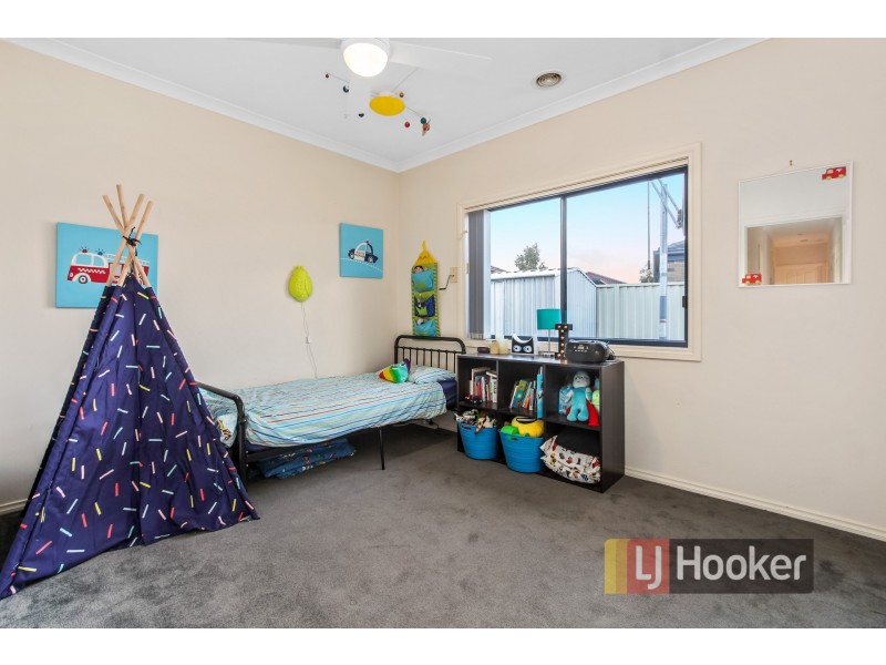 33 Bluehills Boulevard, Pakenham VIC 3810