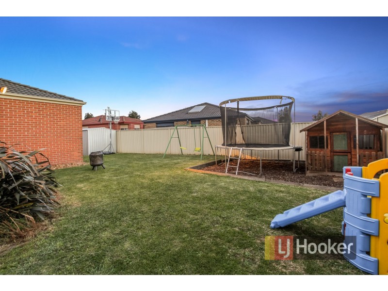 33 Bluehills Boulevard, Pakenham VIC 3810