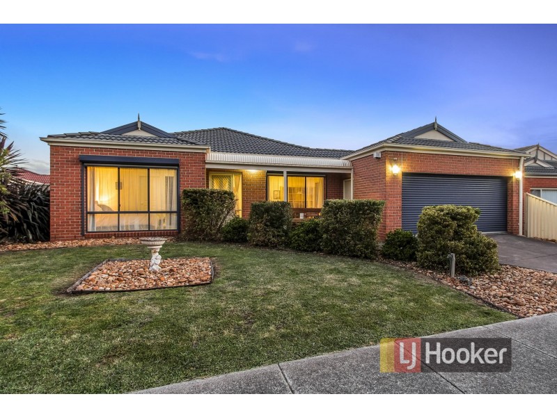 33 Bluehills Boulevard, Pakenham VIC 3810