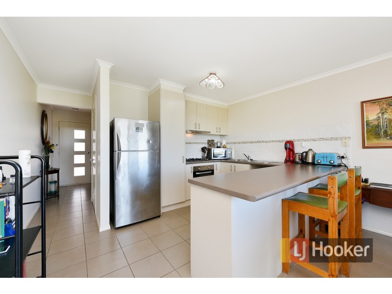 10 Belvedere Drive, Pakenham VIC 3810