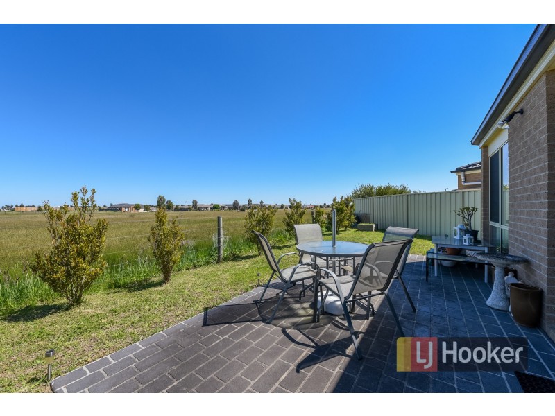 10 Belvedere Drive, Pakenham VIC 3810