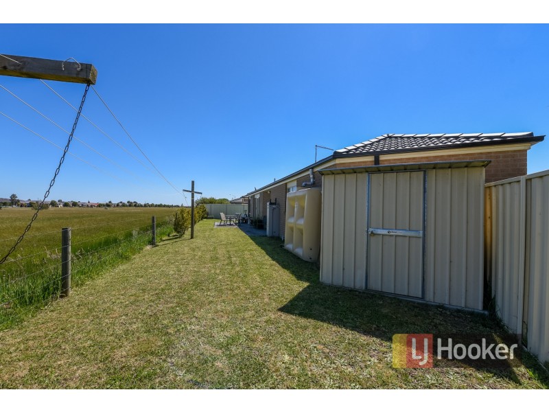 10 Belvedere Drive, Pakenham VIC 3810