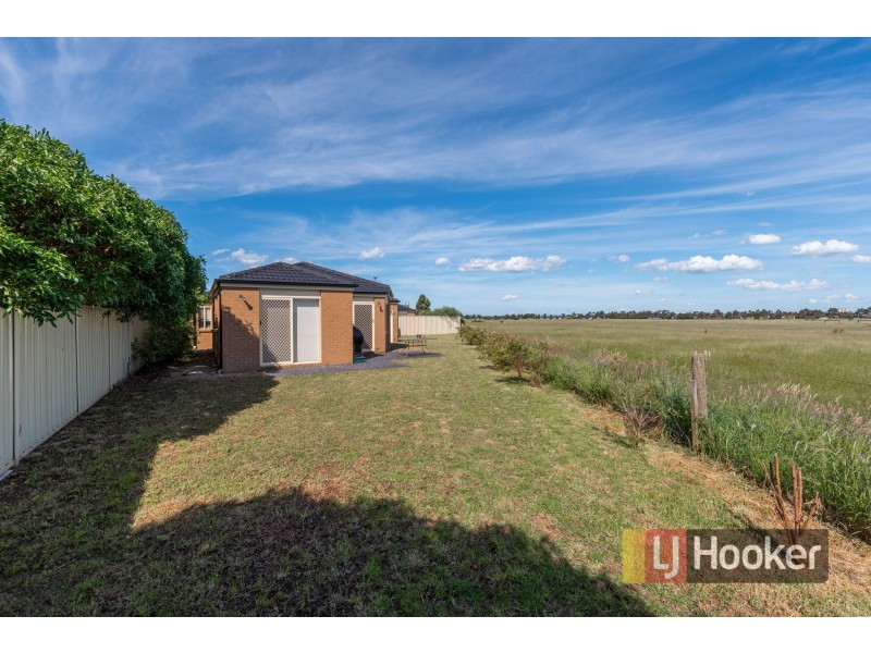 4 Belvedere Drive, Pakenham VIC 3810
