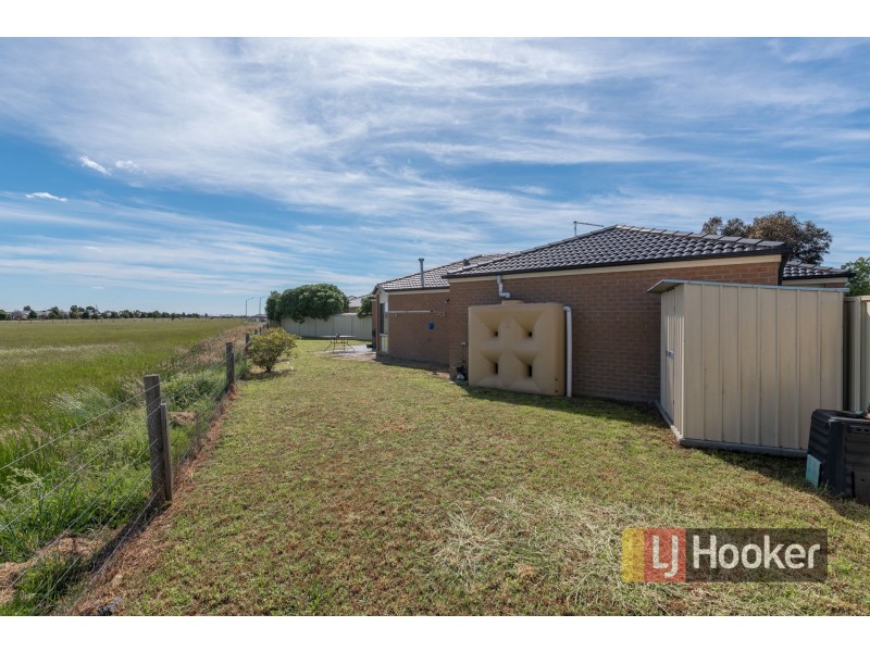 4 Belvedere Drive, Pakenham VIC 3810