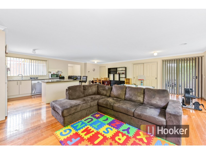 2/5 Balmoral Way, Pakenham VIC 3810