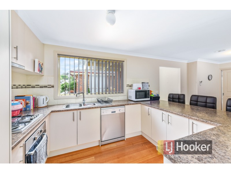 2/5 Balmoral Way, Pakenham VIC 3810