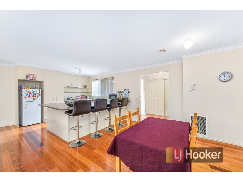 2/5 Balmoral Way, Pakenham VIC 3810