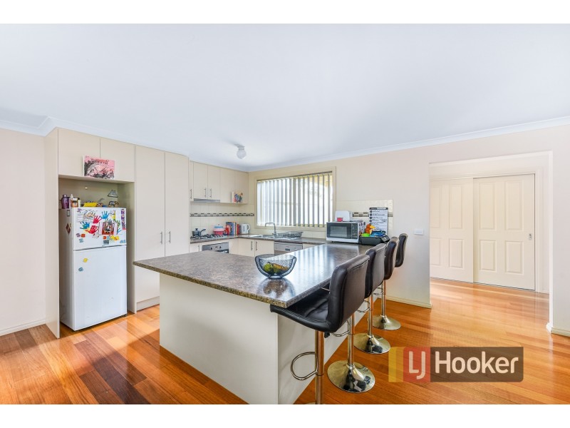 2/5 Balmoral Way, Pakenham VIC 3810