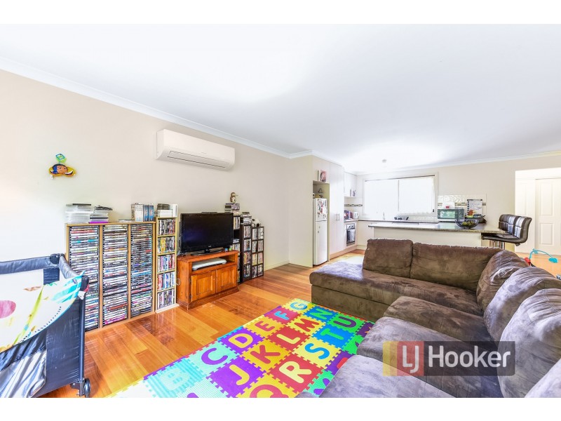 2/5 Balmoral Way, Pakenham VIC 3810
