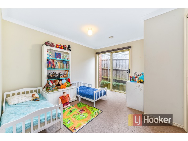 2/5 Balmoral Way, Pakenham VIC 3810