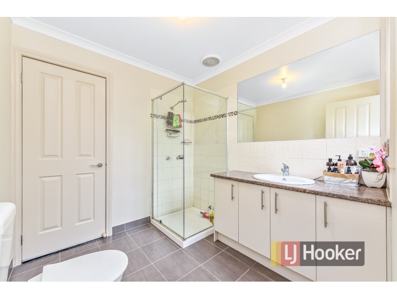 2/5 Balmoral Way, Pakenham VIC 3810