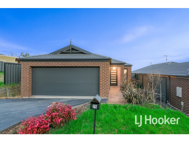 25 Botham Crescent, Pakenham VIC 3810