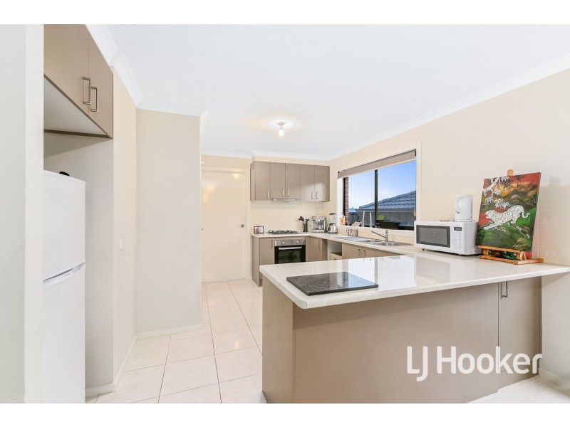 25 Botham Crescent, Pakenham VIC 3810