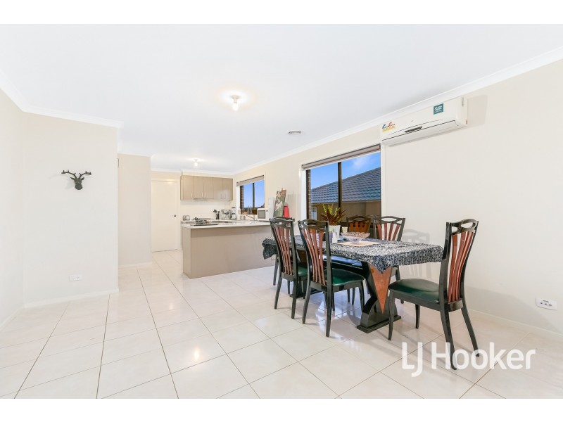 25 Botham Crescent, Pakenham VIC 3810