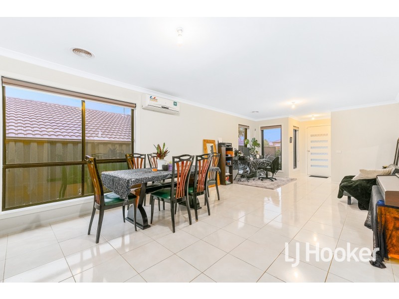 25 Botham Crescent, Pakenham VIC 3810