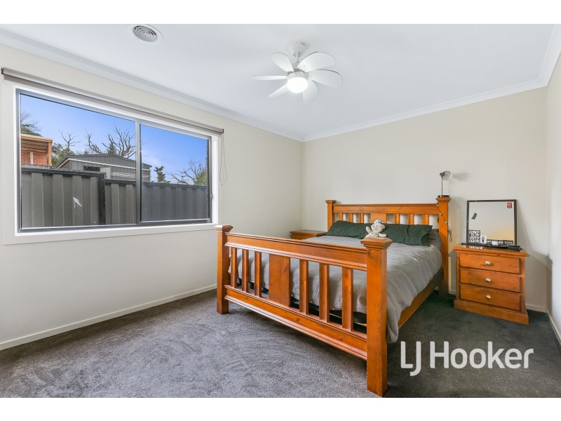 25 Botham Crescent, Pakenham VIC 3810