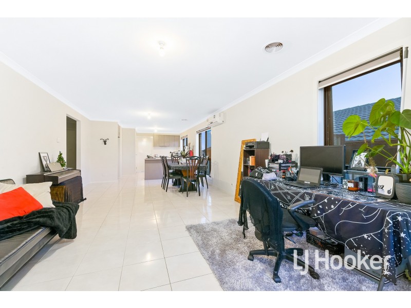 25 Botham Crescent, Pakenham VIC 3810