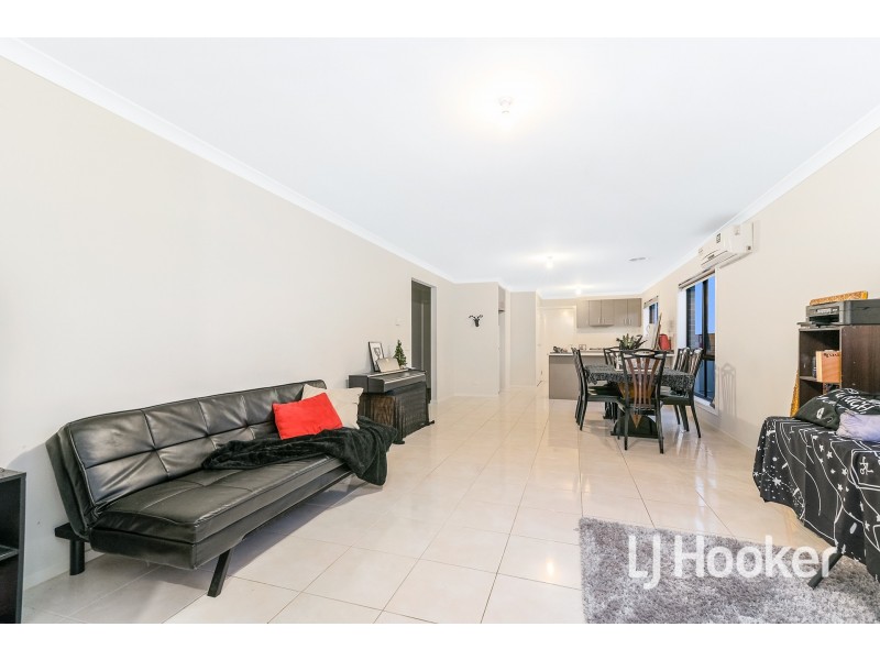25 Botham Crescent, Pakenham VIC 3810