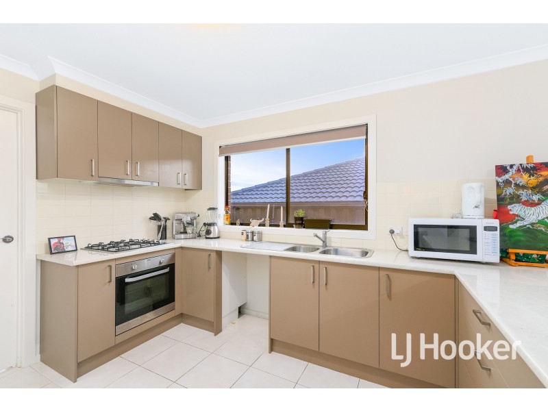 25 Botham Crescent, Pakenham VIC 3810