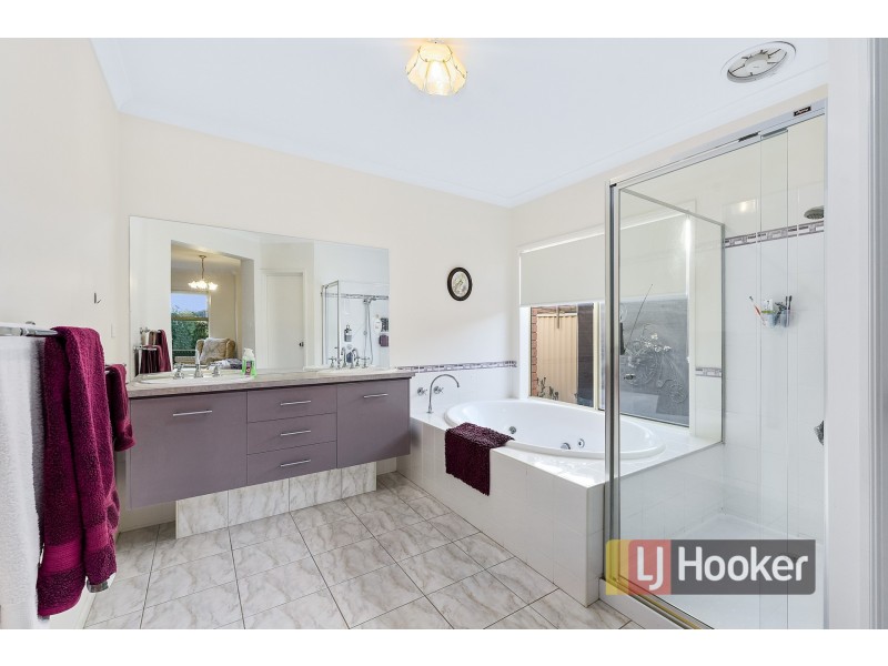 9 Genoa Grove, Pakenham VIC 3810