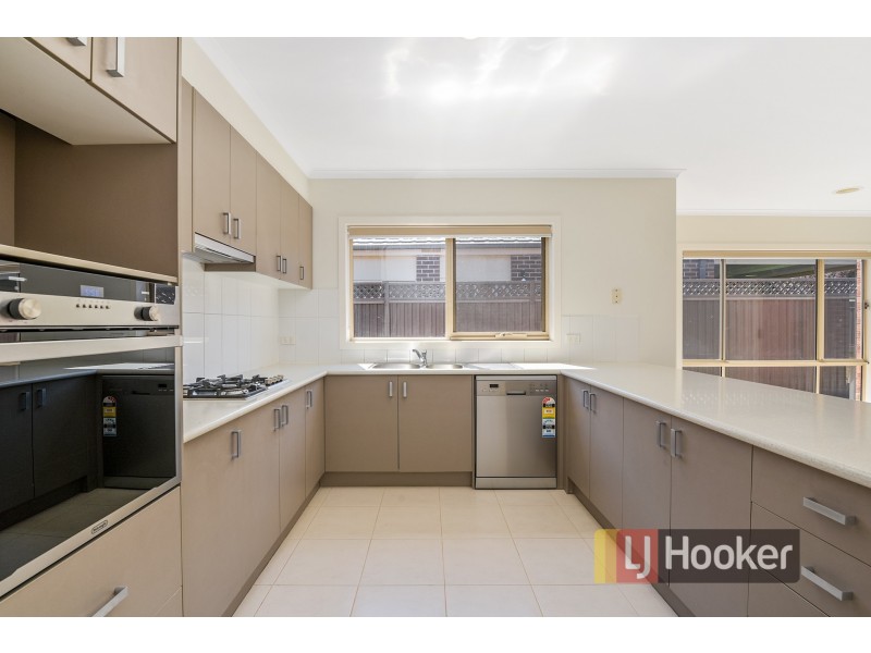 38 Britton Drive, Pakenham VIC 3810