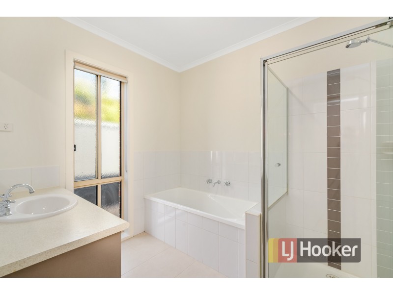 38 Britton Drive, Pakenham VIC 3810